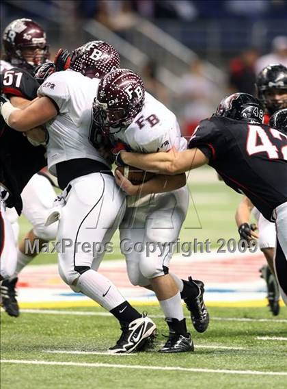 Thumbnail 2 in Flour Bluff vs. Lake Travis (Texas 4A Region 4 Playoffs) photogallery.
