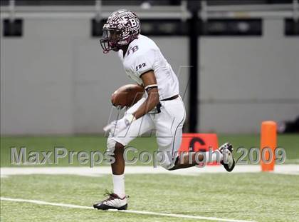 Thumbnail 3 in Flour Bluff vs. Lake Travis (Texas 4A Region 4 Playoffs) photogallery.