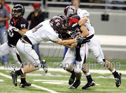 Thumbnail 2 in Flour Bluff vs. Lake Travis (Texas 4A Region 4 Playoffs) photogallery.