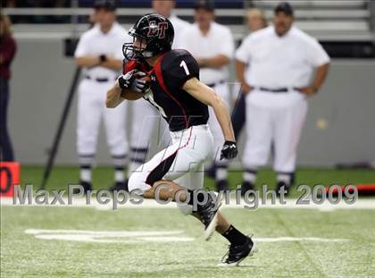 Thumbnail 3 in Flour Bluff vs. Lake Travis (Texas 4A Region 4 Playoffs) photogallery.