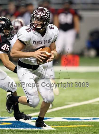 Thumbnail 2 in Flour Bluff vs. Lake Travis (Texas 4A Region 4 Playoffs) photogallery.