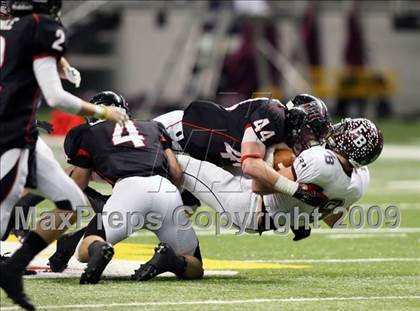 Thumbnail 3 in Flour Bluff vs. Lake Travis (Texas 4A Region 4 Playoffs) photogallery.