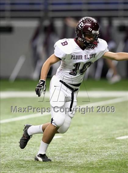 Thumbnail 3 in Flour Bluff vs. Lake Travis (Texas 4A Region 4 Playoffs) photogallery.