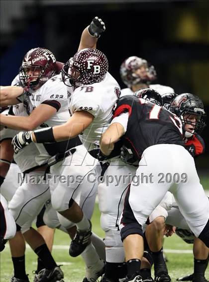Thumbnail 3 in Flour Bluff vs. Lake Travis (Texas 4A Region 4 Playoffs) photogallery.