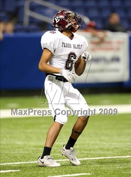 Thumbnail 1 in Flour Bluff vs. Lake Travis (Texas 4A Region 4 Playoffs) photogallery.