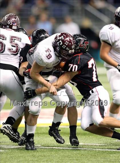 Thumbnail 3 in Flour Bluff vs. Lake Travis (Texas 4A Region 4 Playoffs) photogallery.