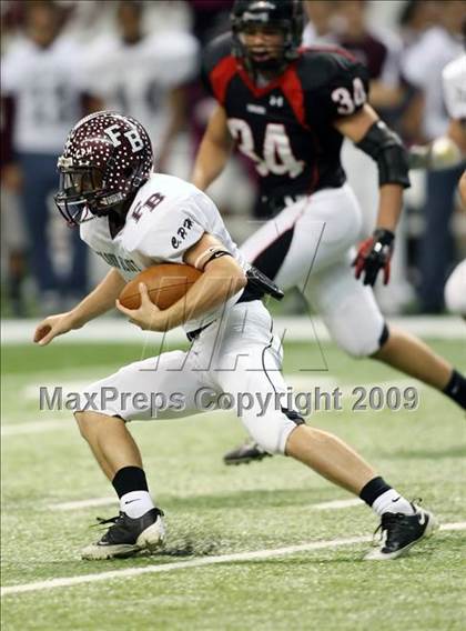Thumbnail 2 in Flour Bluff vs. Lake Travis (Texas 4A Region 4 Playoffs) photogallery.