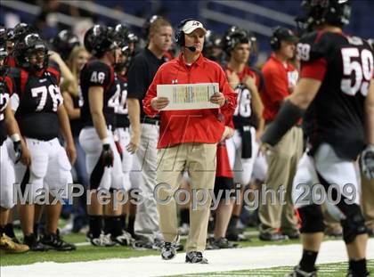Thumbnail 3 in Flour Bluff vs. Lake Travis (Texas 4A Region 4 Playoffs) photogallery.