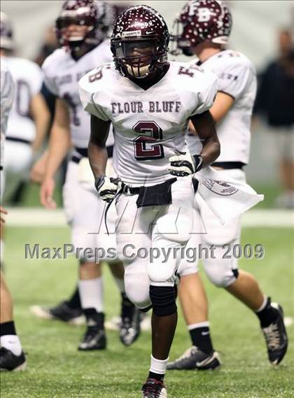 Thumbnail 3 in Flour Bluff vs. Lake Travis (Texas 4A Region 4 Playoffs) photogallery.