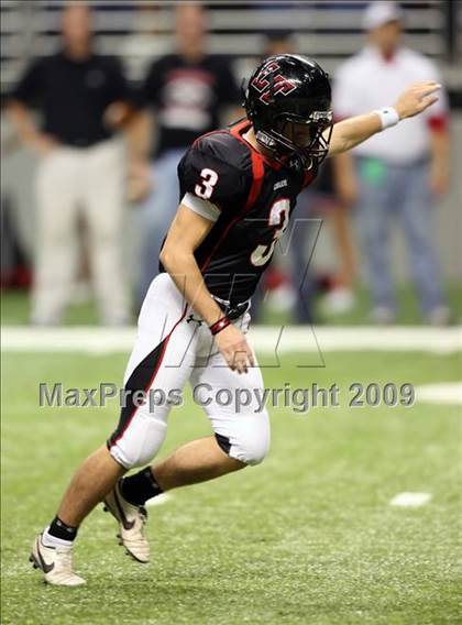 Thumbnail 2 in Flour Bluff vs. Lake Travis (Texas 4A Region 4 Playoffs) photogallery.