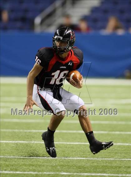Thumbnail 2 in Flour Bluff vs. Lake Travis (Texas 4A Region 4 Playoffs) photogallery.