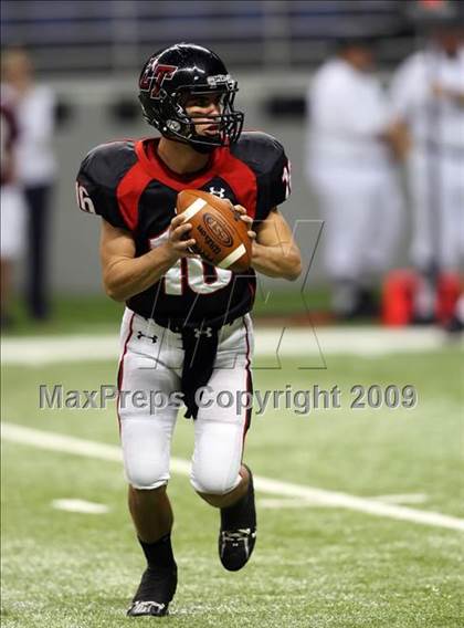 Thumbnail 3 in Flour Bluff vs. Lake Travis (Texas 4A Region 4 Playoffs) photogallery.