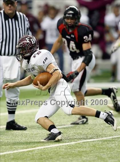 Thumbnail 3 in Flour Bluff vs. Lake Travis (Texas 4A Region 4 Playoffs) photogallery.
