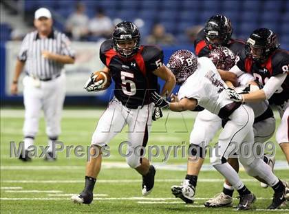Thumbnail 2 in Flour Bluff vs. Lake Travis (Texas 4A Region 4 Playoffs) photogallery.