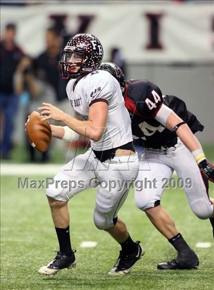 Thumbnail 1 in Flour Bluff vs. Lake Travis (Texas 4A Region 4 Playoffs) photogallery.