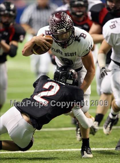 Thumbnail 2 in Flour Bluff vs. Lake Travis (Texas 4A Region 4 Playoffs) photogallery.