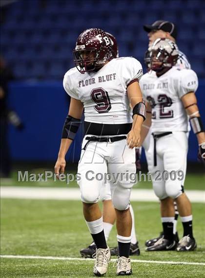 Thumbnail 1 in Flour Bluff vs. Lake Travis (Texas 4A Region 4 Playoffs) photogallery.