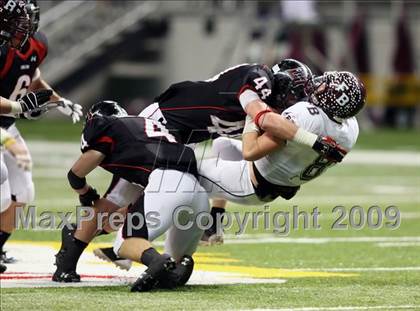 Thumbnail 2 in Flour Bluff vs. Lake Travis (Texas 4A Region 4 Playoffs) photogallery.