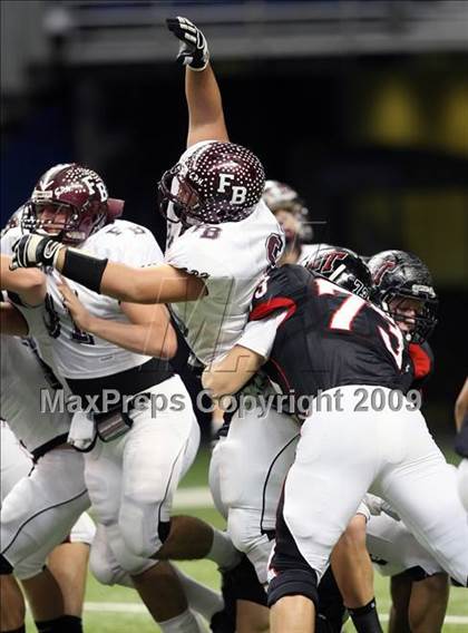 Thumbnail 2 in Flour Bluff vs. Lake Travis (Texas 4A Region 4 Playoffs) photogallery.