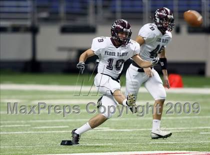 Thumbnail 3 in Flour Bluff vs. Lake Travis (Texas 4A Region 4 Playoffs) photogallery.
