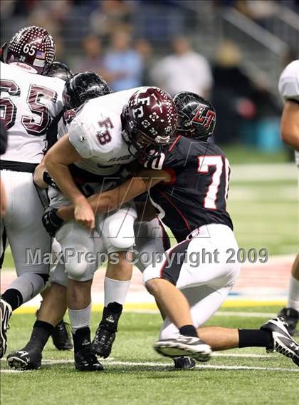 Thumbnail 1 in Flour Bluff vs. Lake Travis (Texas 4A Region 4 Playoffs) photogallery.