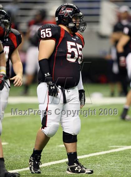 Thumbnail 3 in Flour Bluff vs. Lake Travis (Texas 4A Region 4 Playoffs) photogallery.