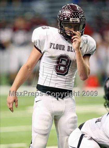 Thumbnail 1 in Flour Bluff vs. Lake Travis (Texas 4A Region 4 Playoffs) photogallery.