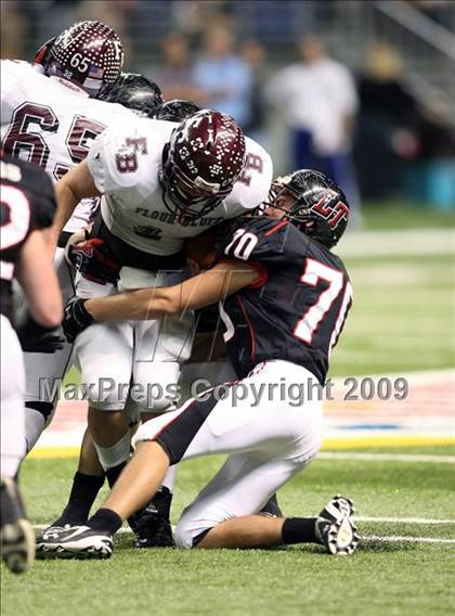 Thumbnail 2 in Flour Bluff vs. Lake Travis (Texas 4A Region 4 Playoffs) photogallery.