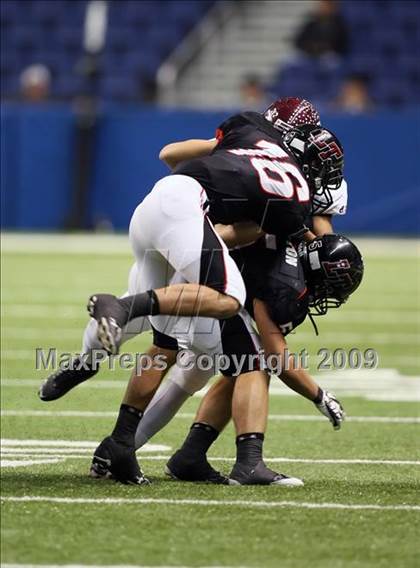 Thumbnail 1 in Flour Bluff vs. Lake Travis (Texas 4A Region 4 Playoffs) photogallery.