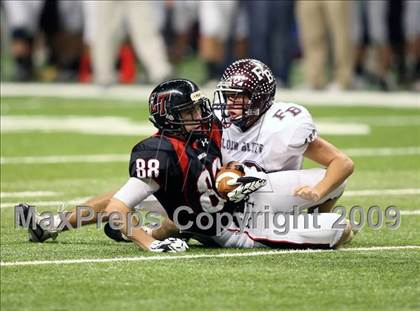 Thumbnail 2 in Flour Bluff vs. Lake Travis (Texas 4A Region 4 Playoffs) photogallery.