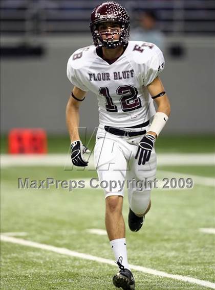 Thumbnail 2 in Flour Bluff vs. Lake Travis (Texas 4A Region 4 Playoffs) photogallery.