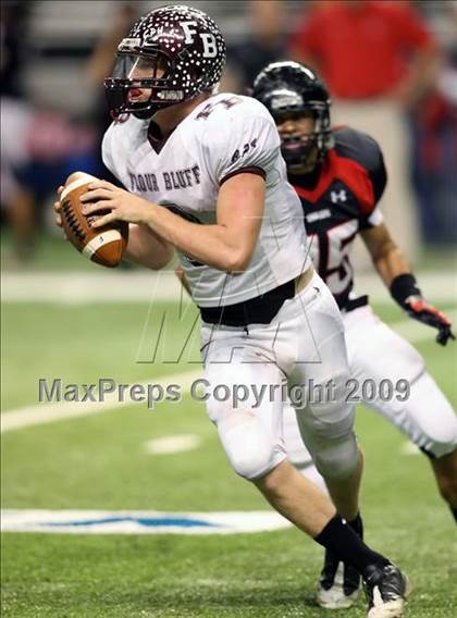 Thumbnail 3 in Flour Bluff vs. Lake Travis (Texas 4A Region 4 Playoffs) photogallery.