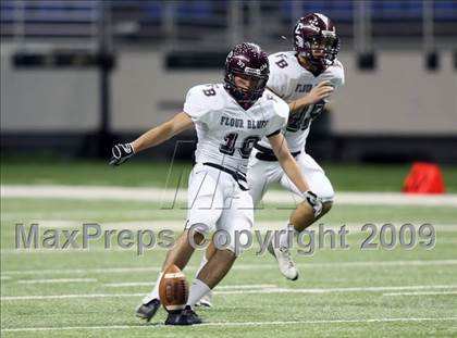 Thumbnail 2 in Flour Bluff vs. Lake Travis (Texas 4A Region 4 Playoffs) photogallery.