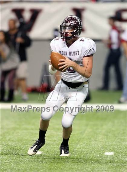 Thumbnail 2 in Flour Bluff vs. Lake Travis (Texas 4A Region 4 Playoffs) photogallery.