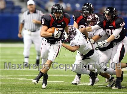 Thumbnail 1 in Flour Bluff vs. Lake Travis (Texas 4A Region 4 Playoffs) photogallery.