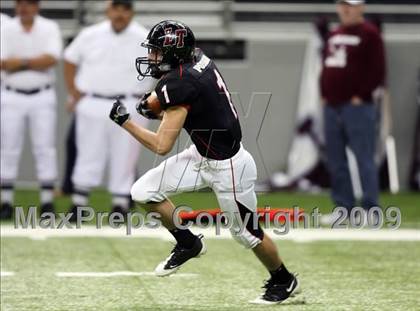 Thumbnail 1 in Flour Bluff vs. Lake Travis (Texas 4A Region 4 Playoffs) photogallery.