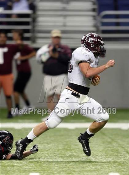 Thumbnail 1 in Flour Bluff vs. Lake Travis (Texas 4A Region 4 Playoffs) photogallery.