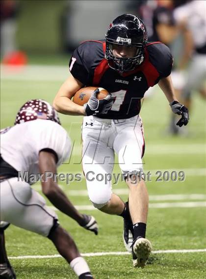 Thumbnail 3 in Flour Bluff vs. Lake Travis (Texas 4A Region 4 Playoffs) photogallery.