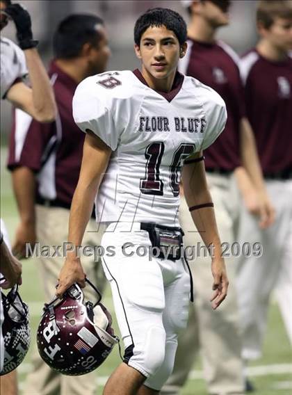 Thumbnail 1 in Flour Bluff vs. Lake Travis (Texas 4A Region 4 Playoffs) photogallery.