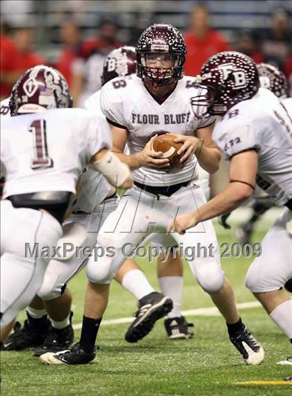 Thumbnail 3 in Flour Bluff vs. Lake Travis (Texas 4A Region 4 Playoffs) photogallery.