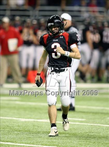 Thumbnail 2 in Flour Bluff vs. Lake Travis (Texas 4A Region 4 Playoffs) photogallery.