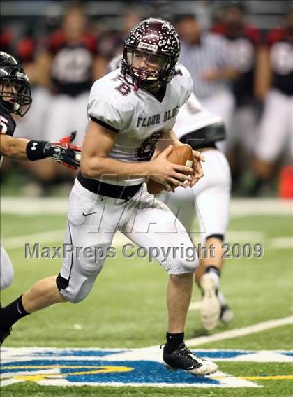 Thumbnail 1 in Flour Bluff vs. Lake Travis (Texas 4A Region 4 Playoffs) photogallery.