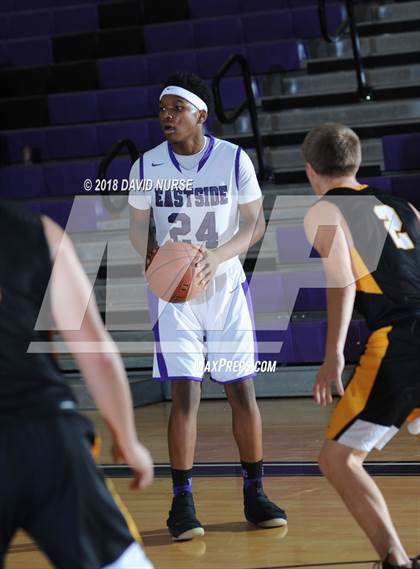 Thumbnail 2 in Eastside vs. San Pedro photogallery.