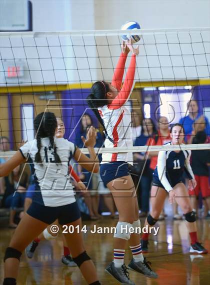 Thumbnail 2 in Kamehameha vs. Redondo Union (Durango Fall Classic) photogallery.