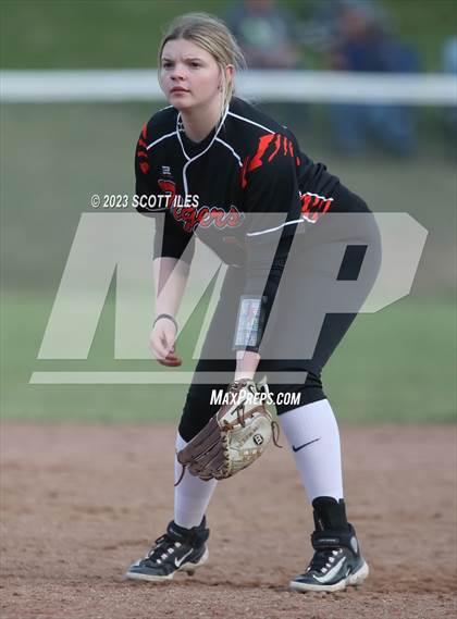 Thumbnail 2 in Waverly @ Zane Trace photogallery.