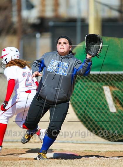 Thumbnail 1 in Sunnyvale vs Ponder (LCS/Argyle Softball Tournament) photogallery.