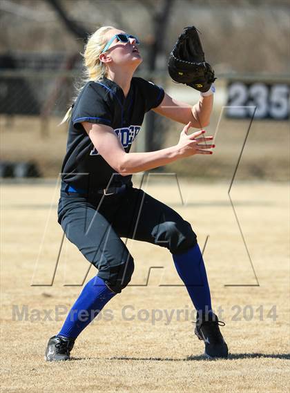 Thumbnail 1 in Sunnyvale vs Ponder (LCS/Argyle Softball Tournament) photogallery.