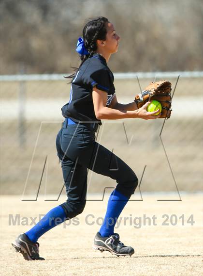 Thumbnail 3 in Sunnyvale vs Ponder (LCS/Argyle Softball Tournament) photogallery.
