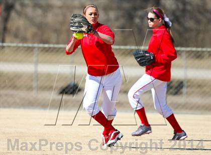 Thumbnail 2 in Sunnyvale vs Ponder (LCS/Argyle Softball Tournament) photogallery.