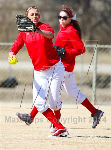 Thumbnail 3 in Sunnyvale vs Ponder (LCS/Argyle Softball Tournament) photogallery.